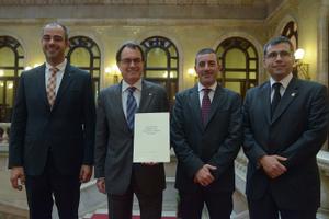 Fotos: Ruben Moreno. La Declaraci&oacute; d'alcaldes del Maresme arriba al President de la Generalitat