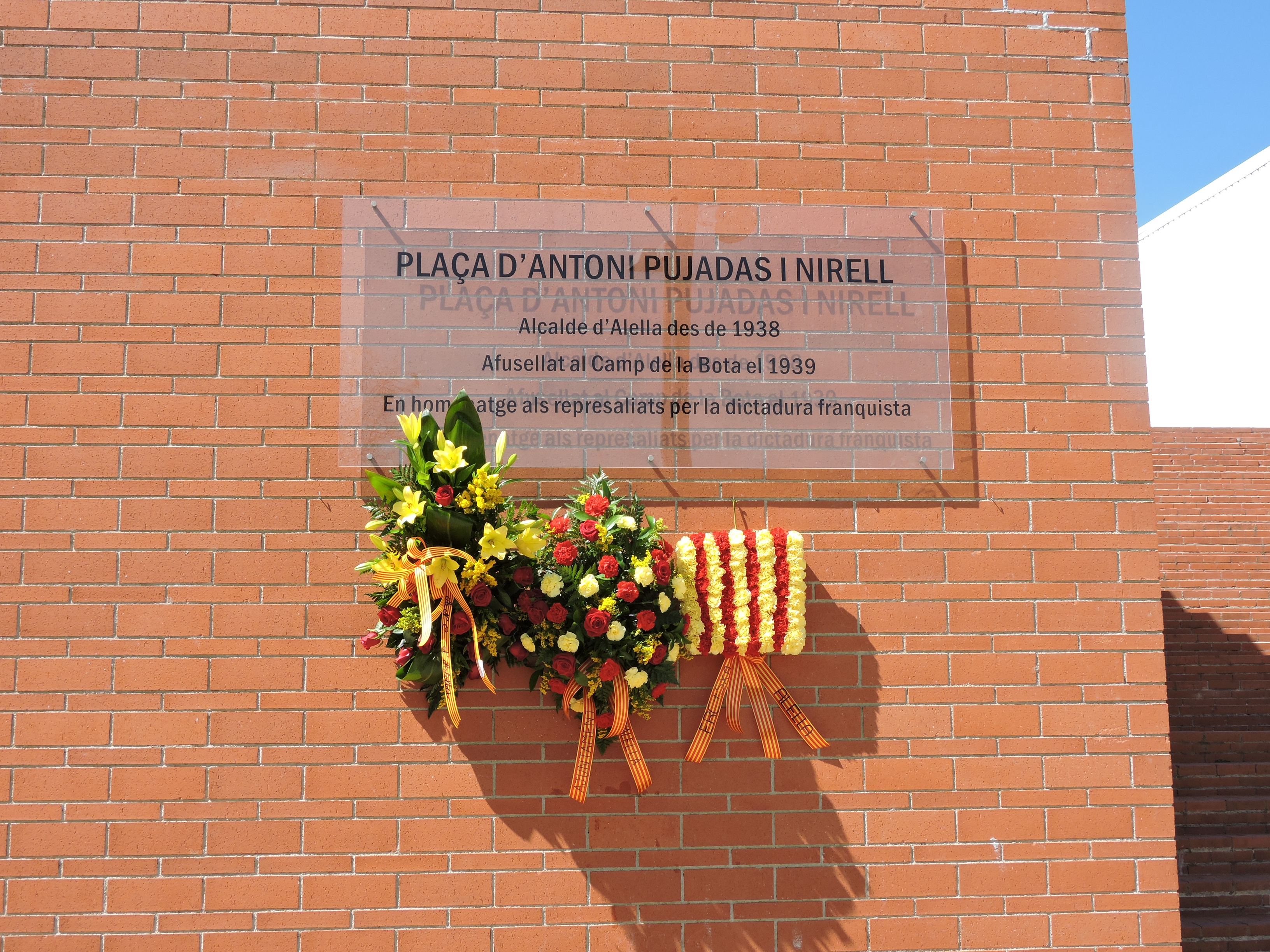 Ofrena floral homenatge