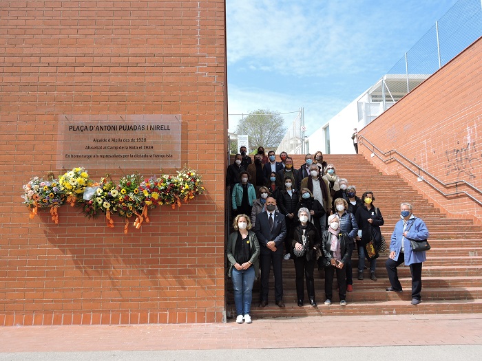 Ofrena floral homenatge a la rep�blica