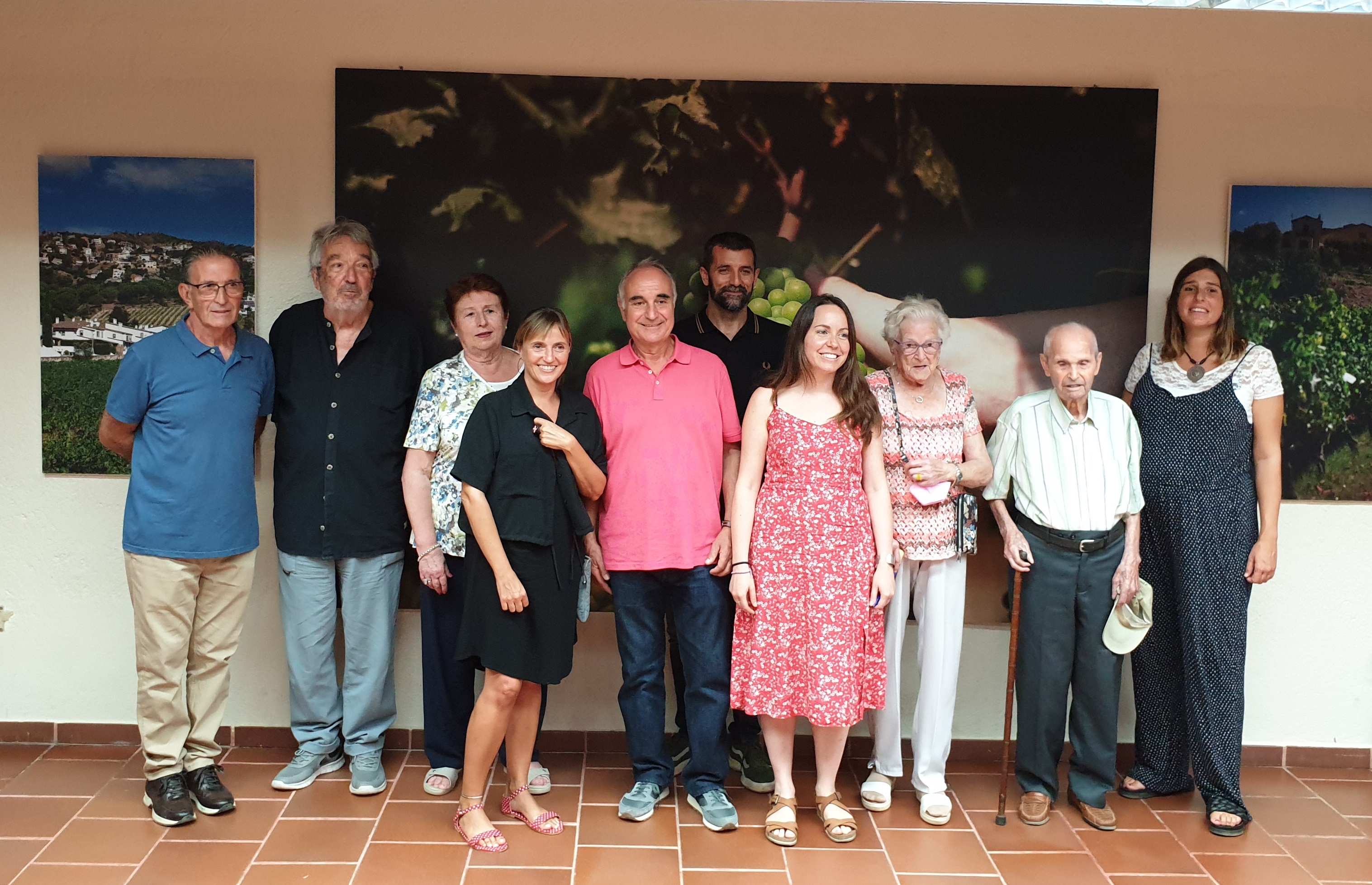 Presentaci� llibre i exposici� "Un pa�s a la copa. Alella, el vi hum�