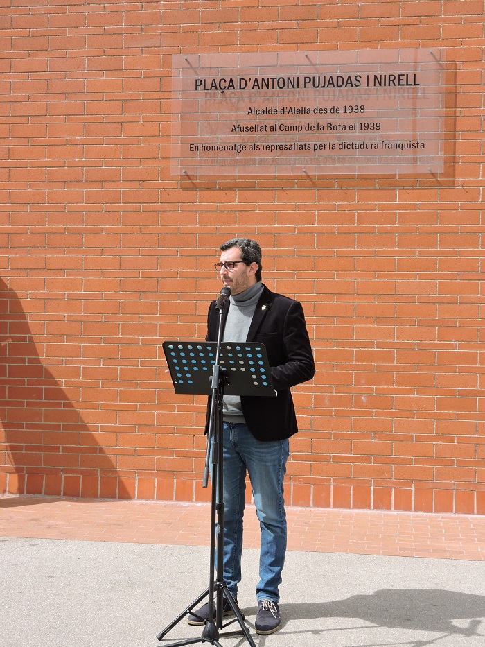 Ofrena floral homenatge a la rep�blica