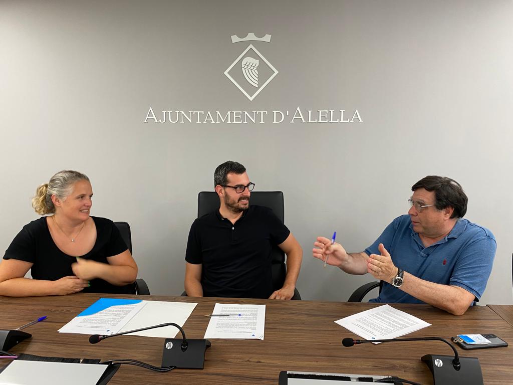 Signatura conveni Alella Poble Cuidador