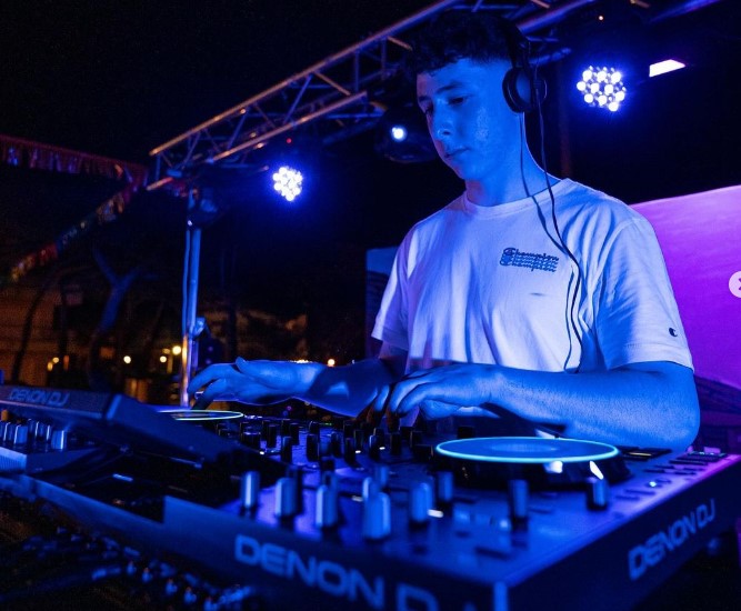 DJ Pau Castao