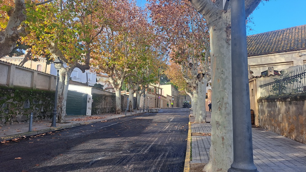 Obres de pavimentació a la Riera Fosca, entre Aymar i Puig i el giratori de Can Sans