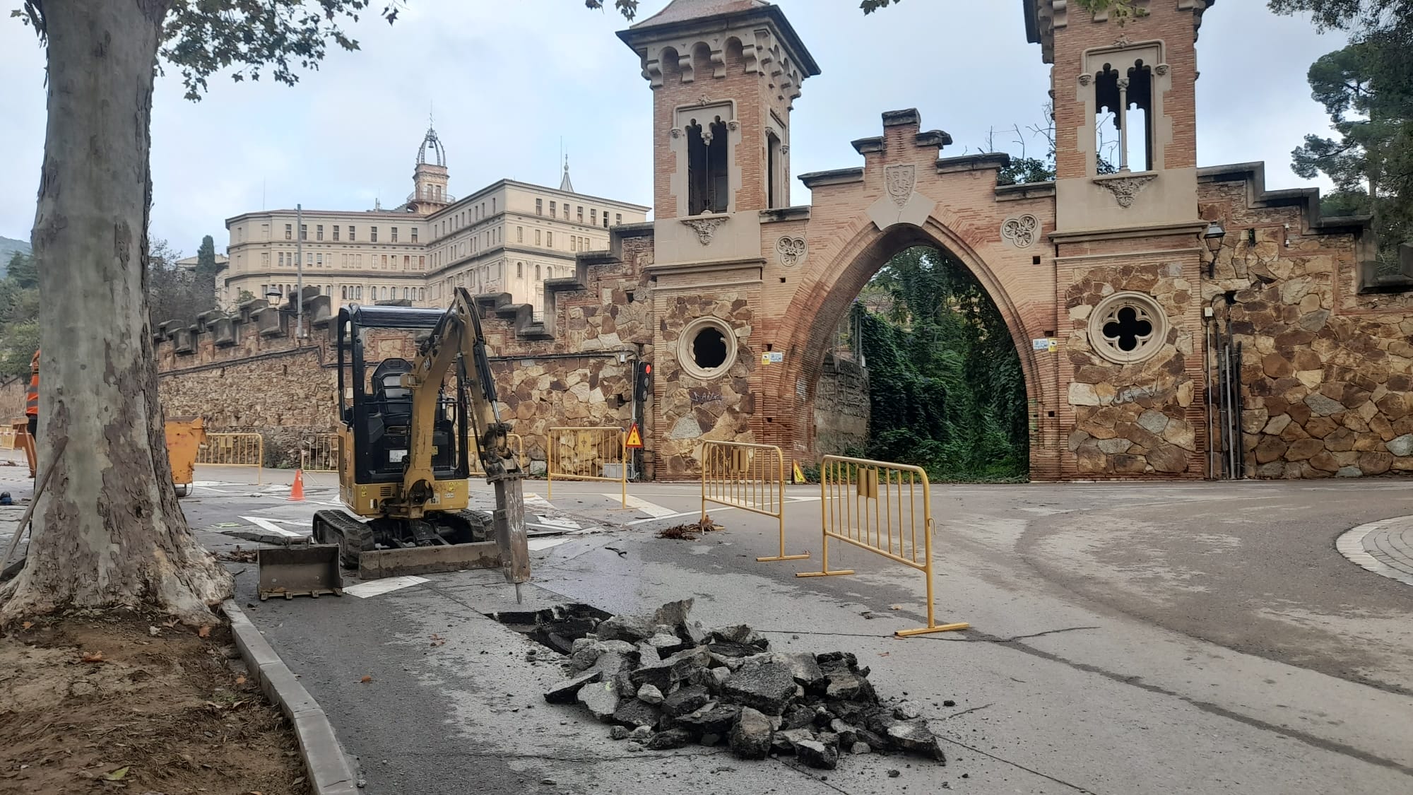 Comencen les obres de canalització i pavimentació a l'entrada de Mas Coll