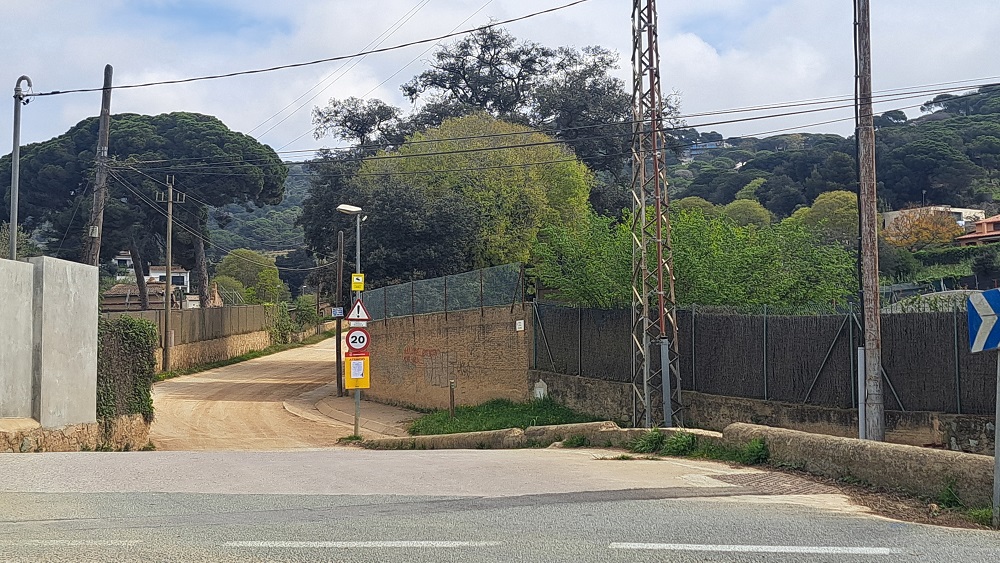 Un encreuament semafòric millorarà la seguretat viària a l'accés de Can Magarola