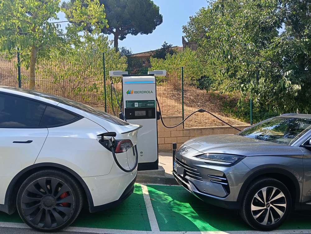 Carregador el�ctric carrer Miquel de Calder�