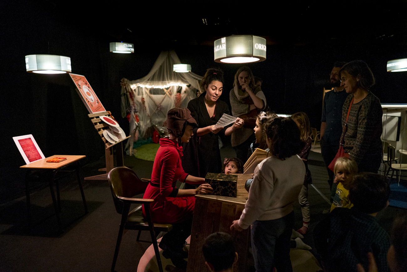 Teatre familiar. La biblioteca de la curiositat infinita